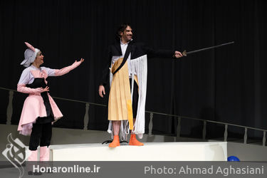 نمایش "خدایگان" در تماشاخانه مولوی