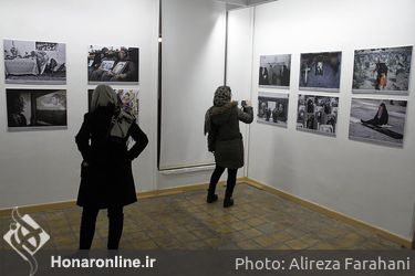 نمایشگاه عکس پدربزرگ مادربزرگ در باغ موزه هنر ایرانی