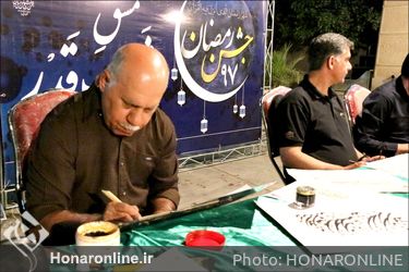 آیین کتابت فرازهایی از قرآن توسط خوشنویسان شیرازی در "مشق شب قدر"