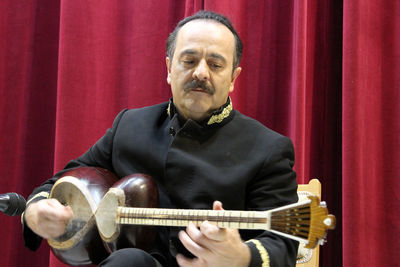 کنسرت کیوان ساکت در دلیجان برگزار شد/
مردم دلیجان با صدای تار کیوان ساکت ندای "ای ایران" سردادند