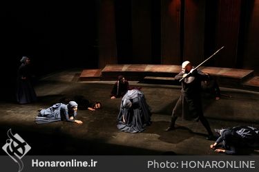 نمايش "پنهان خانه پنج در" در تالار مولوی