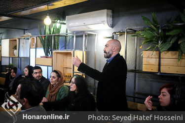تقدیر هنرمندان تئاتر از علی مرادخانی در کافی شاپ خانه کتاب دانشگاه