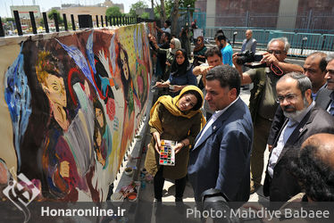 نقاشی گروهی صلح   توسط جمعی از هنرمندان در موزه استاد صنعتی