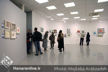 بازدید سید مجتبی حسینی از نمایشگاه تصویرگران ایران