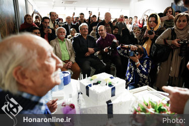 زاد روز و امضای کتاب داریوش اسدزاده در خانه فرهنگ و هنر گویا
