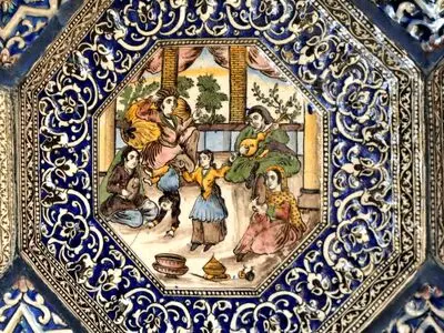نمونه ای از کاشی های موزه مقدم