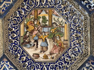 نمونه ای از کاشی های موزه مقدم