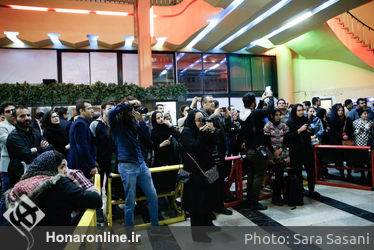 اکران مردمی فیلم "ثبت با سند برابر است" در سینما آفریقا