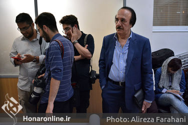 گردهمایی اهالی موسیقی در اعتراض به لغو کنسرت ها در ساختمان خانه موسیقی