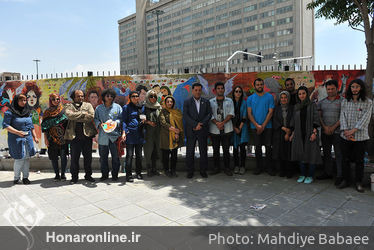 نقاشی گروهی صلح   توسط جمعی از هنرمندان در موزه استاد صنعتی