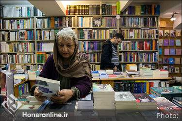 کتاب‌گردی هنرمندان و فرهنگیان در نشر مرکز2
