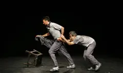 نمایش «کسی برای یک گوریل غمگین کاری نمی‌کند» در تئاترشهر