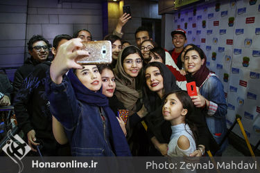 اکران مردمی فیلم "یک اتاق تاریک" در سینما آزادی