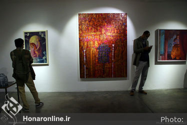 نمایشگاه گروهی «پشت پرده زنبوری» در گالری شیرین