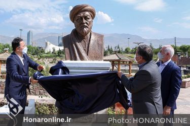 رونمایی سردیس مفاخر فرهنگی در میدان مشاهیر