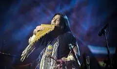 سرخپوست معروف در سالن وزارت کشور روی صحنه می‌رود