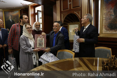بازدید از کتابخانه آیت الله فاضل خوانساری با حضور جمعی از هنرمندان پیشکسوت به همت صندوق هنر در خوانسار
