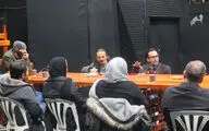 نامناسب بودن تالار و کمرنگ شدن گروتسک / نمایش 