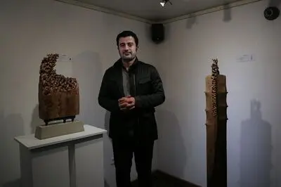 پژمان علومی: مجسمه‌هایم بازتاب درون من هستند /  نمایشگاه "اندر میانم پیچ پیچ" در گالری سیحون