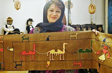 تلاش یک هنرمند در راستای آموزش رایگان طراحی لباس برای بیماران مبتلا به سرطان