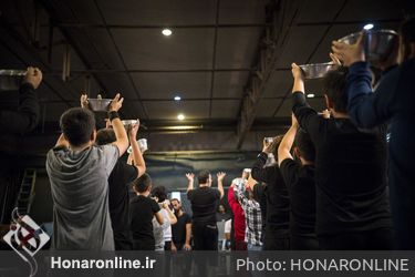 بازدید علی مرادخانی از تمرین نمایش الیور تویست به کارگردانی حسین پارسایی