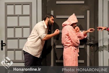 نمایش خانه نم زده در عمارت نوفل لوشاتو