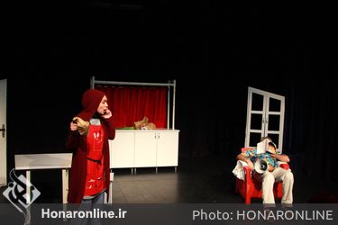 نمایش "مده آی سن مدار" در پردیس تئاتر شهرزاد