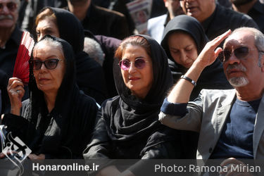 تشییع پیکر زنده یاد داریوش اسدزاده از مقابل خانه هنرمندان