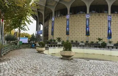 برگزاری افتتاحیه جشنواره تئاتر مقاومت در مرقد امام خمینی (ره)/ جدول اجراهای جشنواره شانزدهم