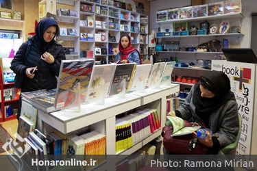 گردهمایی فعالان مد و لباس کشور در روز کتاب‌گردی