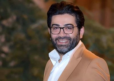 فرزاد حسنی مجری اختتامیه جشن مهر سینما شد