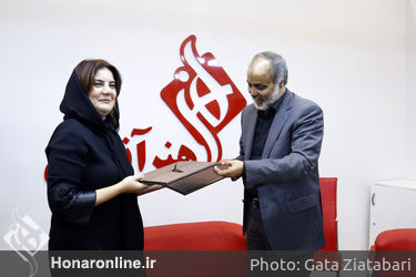 امضای تفاهم‌نامه همکاری میان "هنرآنلاین" و خبرگزاری "آپا" از آذربایجانی