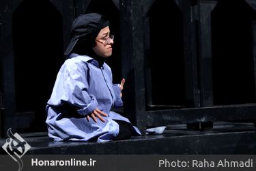 اجرای نمایش‌ «گل های قرآنی» در چهل و یکمین جشنواره تئاتر فجر - تالار حافظ