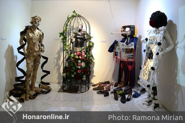 نمایشگاه لباس‌های مفهومی "رو به تهران من" در گالری مستقل تهران