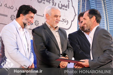 رونمایی از یازده عنوان کتاب و تجلیل از فعالان عرصه شعر و ادب