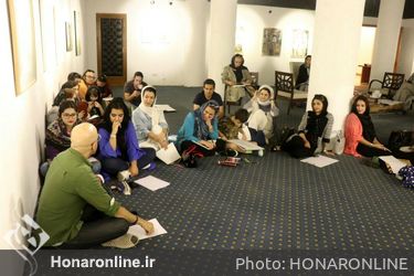 نخستین هفته طراحى کیش با حضور سه نسل از هنرمندان طراح در میکا گالری