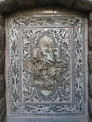 نمونه ای از کاشی های موزه مقدم