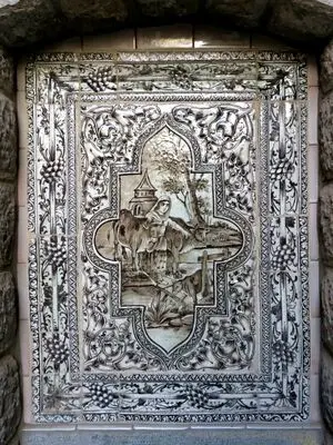 نمونه ای از کاشی های موزه مقدم