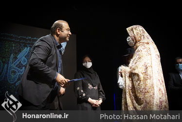 بازدید دکترسید مجتبی حسینی از نمایشگاه آثار سوزن‌دوزی معاصر ایران