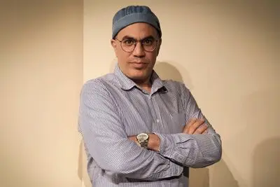 محمد میرعلی اکبری «مرغ دریایی» را به صحنه می‌آورد
