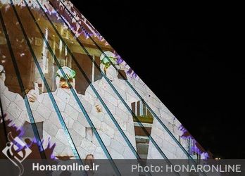 ويدئو مپينگ همدردي با كشور‌هاي درگير با كرونا در برج آزادي تهران