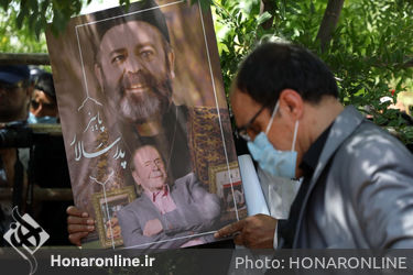 مراسم خاکسپاری زنده یاد محمد‌علی کشاورز