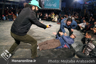 نمایش های خیابانی روز سوم جشنواره تئاتر فجر