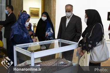 بازدید دکترسید مجتبی حسینی از نمایشگاه آثار سوزن‌دوزی معاصر ایران