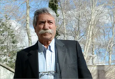 مکاتبه با وزارت کشور و بنگاه‌های اقتصادی برای رفع بی‌کاری خوشنویسان /داورزنی: بی‌کاری گریبان جامعه خوشنویسان را گرفته است

