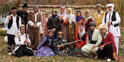 گروه روناک در تالار سوره روی صحنه می‌رود