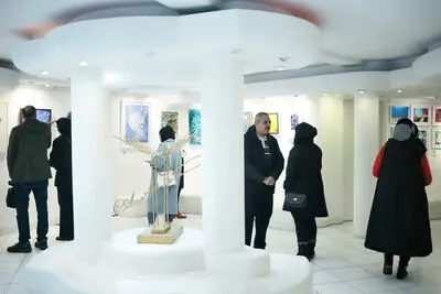 ۱۴ فرصت گالری‌گردی برای علاقه‌مندان هنر | «مشق تولی» و «بی‌وزنی» تا «موج» و «روایت انقلاب»