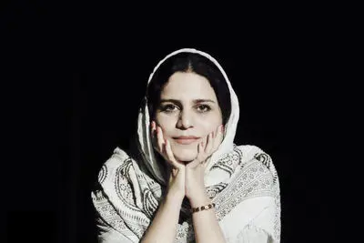 داستان آدم‌هایی که مورد تهاجم قرار گرفتند / روایت مریم باقری از نمایش "بلوری‌ها"