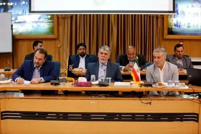 افتتاح اولین گذر فرهنگ و هنر شیراز / سید عباس صالحی: معضل کوچ هنرمندان به تهران ناشی از ضعف اقتصاد فرهنگ و هنر است