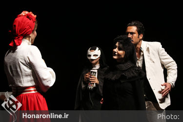 نمایش «آئورا» در تالار حافظ